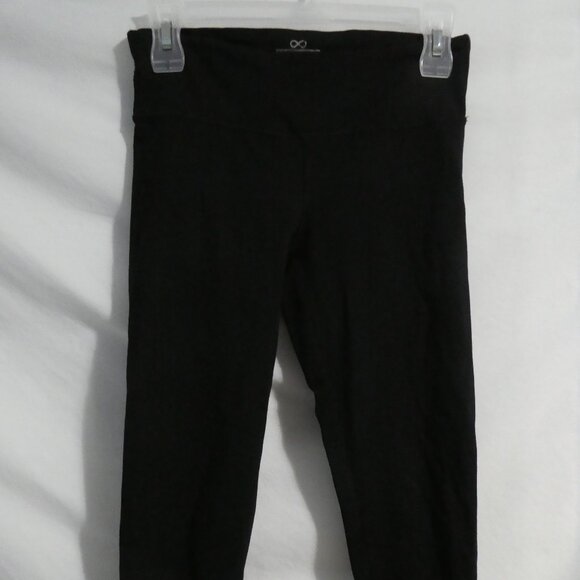 INFINITE Legging Crop | small | Black Leggings - Picture 6 of 16
